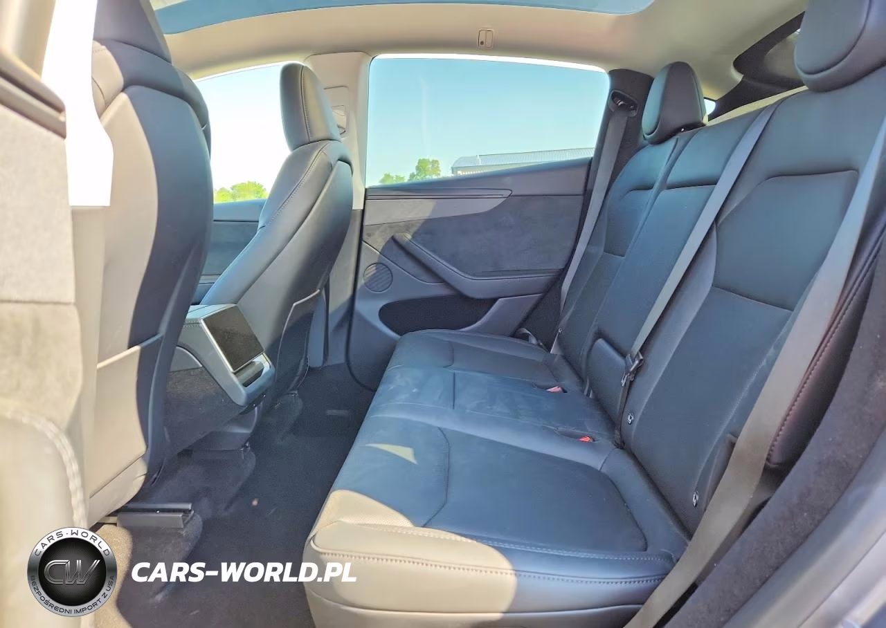 2026 Tesla Model Y VIN:7SAYGDEE7TF566711 - 11