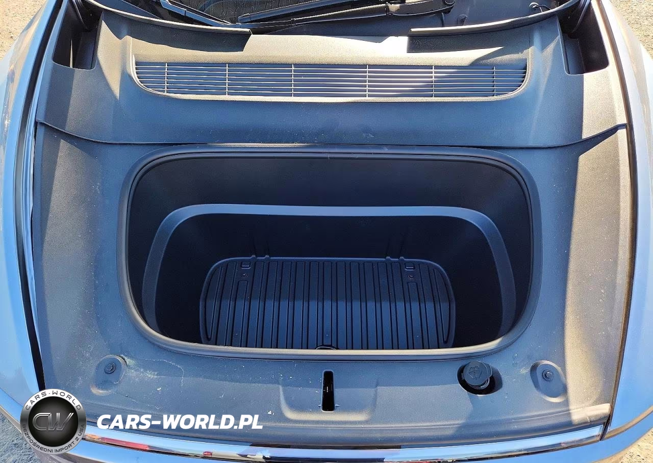 2026 Tesla Model Y VIN:7SAYGDEE7TF566711 - 12