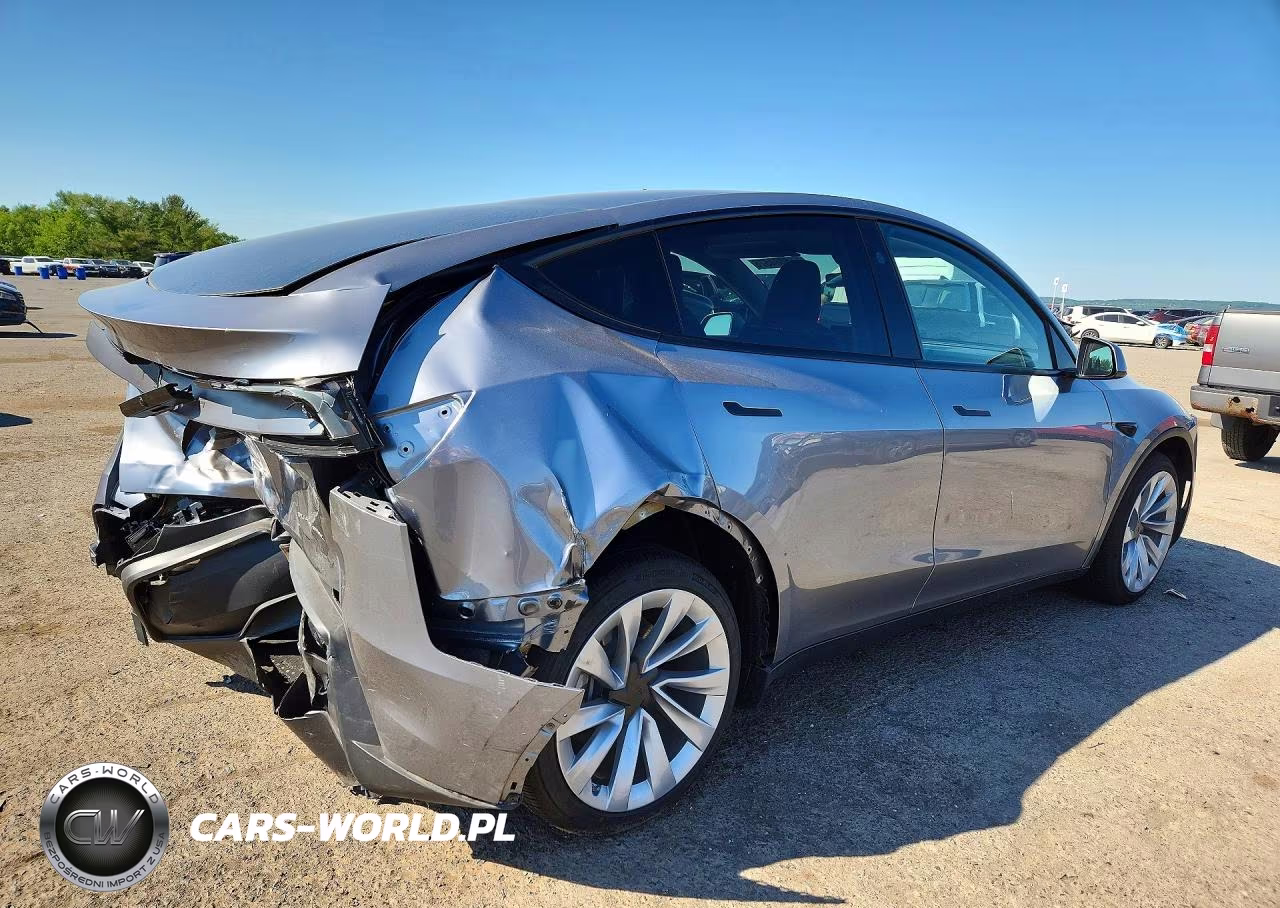 2026 Tesla Model Y VIN:7SAYGDEE7TF566711 - 3