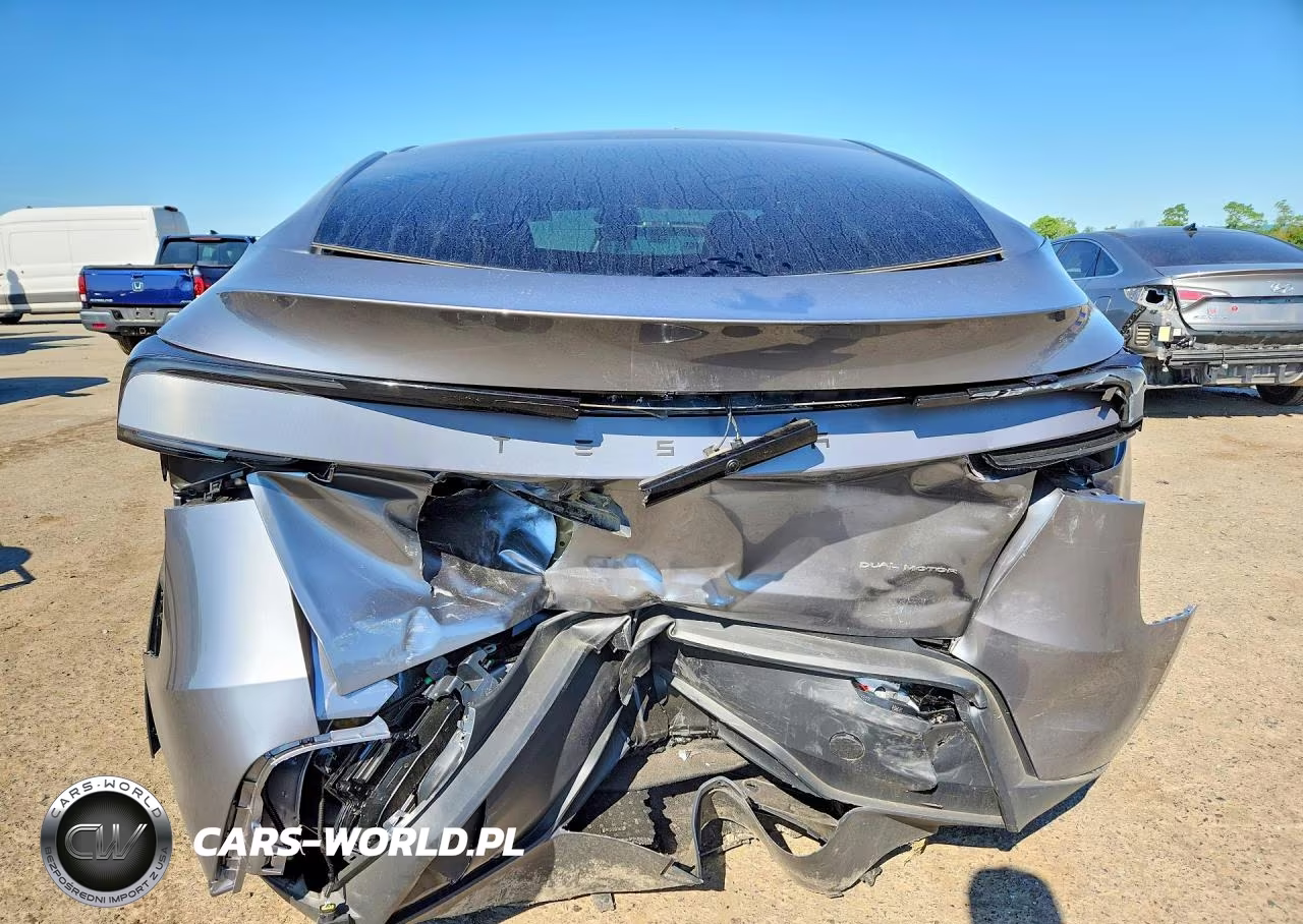 2026 Tesla Model Y VIN:7SAYGDEE7TF566711 - 6