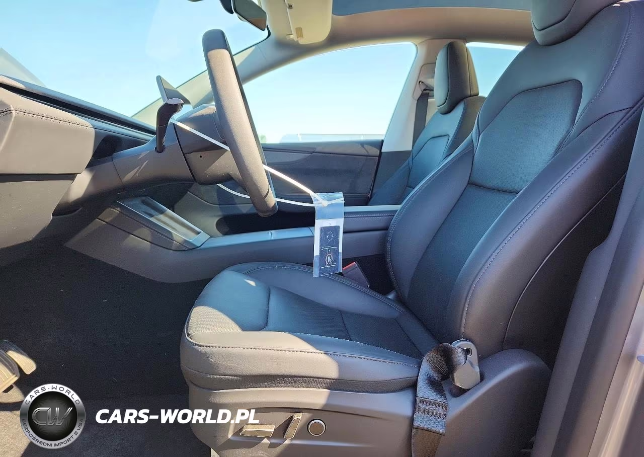 2026 Tesla Model Y VIN:7SAYGDEE7TF566711 - 7