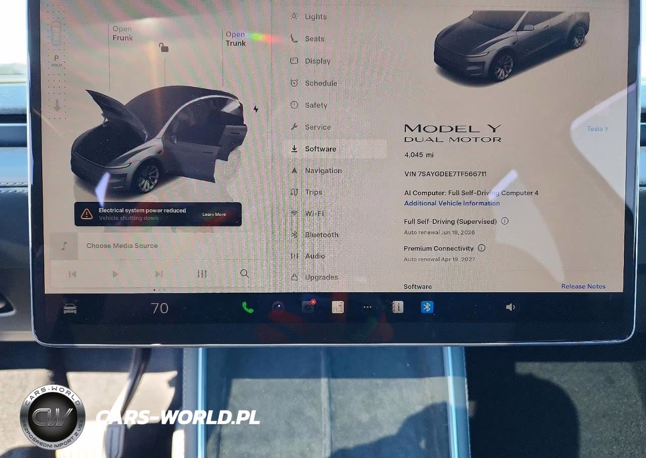 2026 Tesla Model Y VIN:7SAYGDEE7TF566711 - 9
