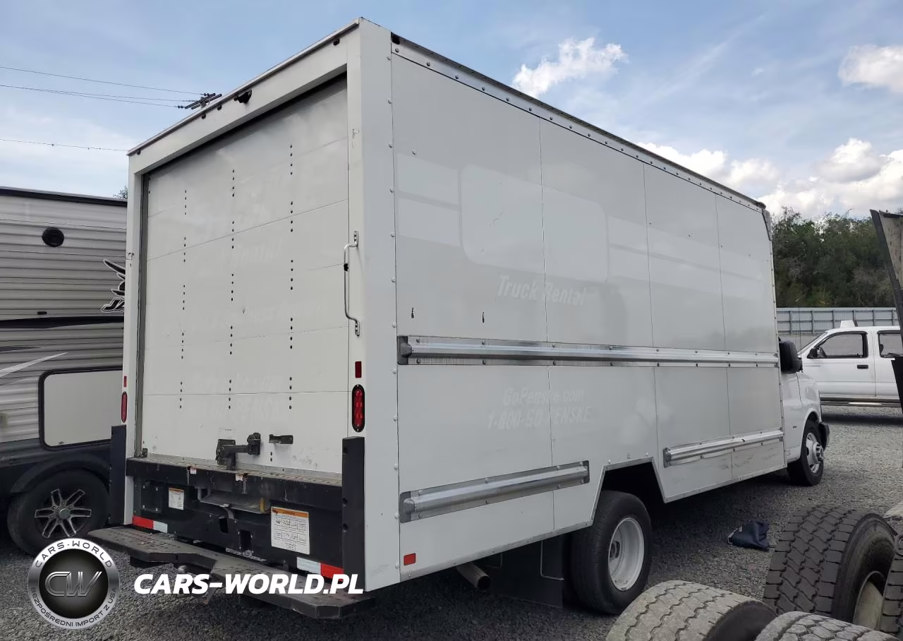 2023 GMC Savana Box Truck VIN:7GZ37TC76PN007067 - 3