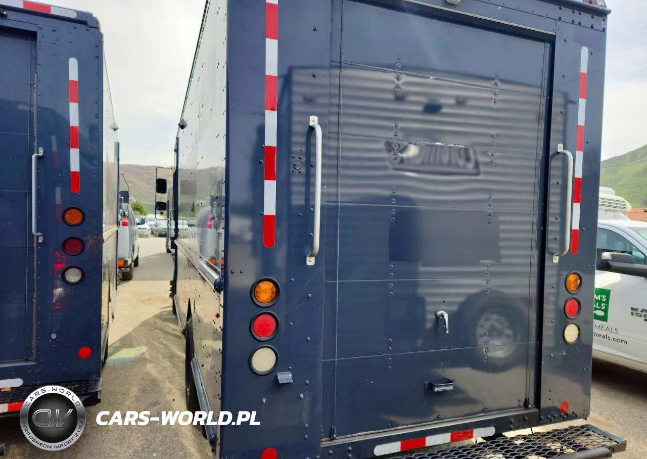 2020 Freightliner Chassis M Line Walk-In Van VIN:4UZAC2EA1LCLZ7001 - 2