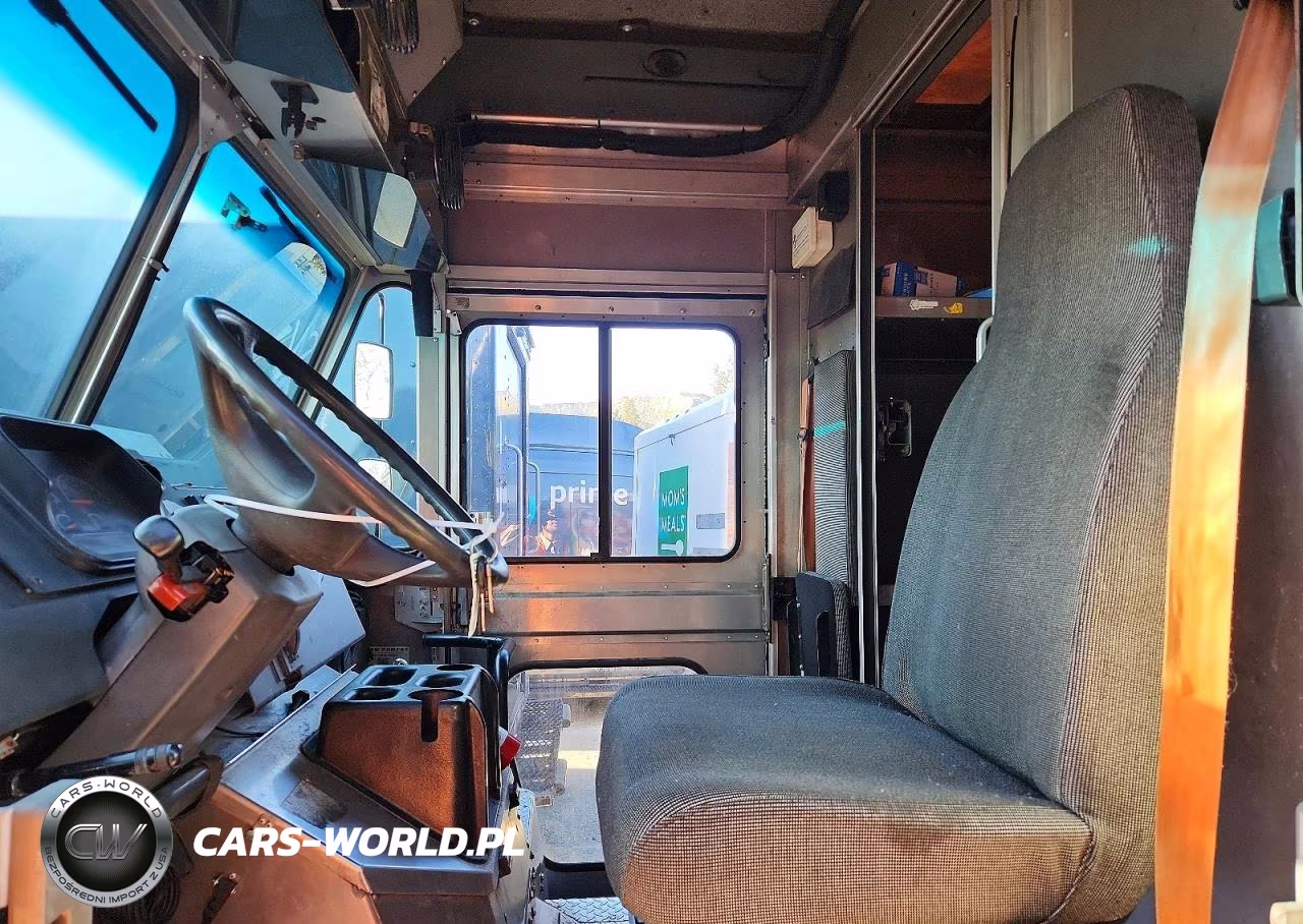 2020 Freightliner Chassis M Line Walk-In Van VIN:4UZAC2EA1LCLZ7001 - 7