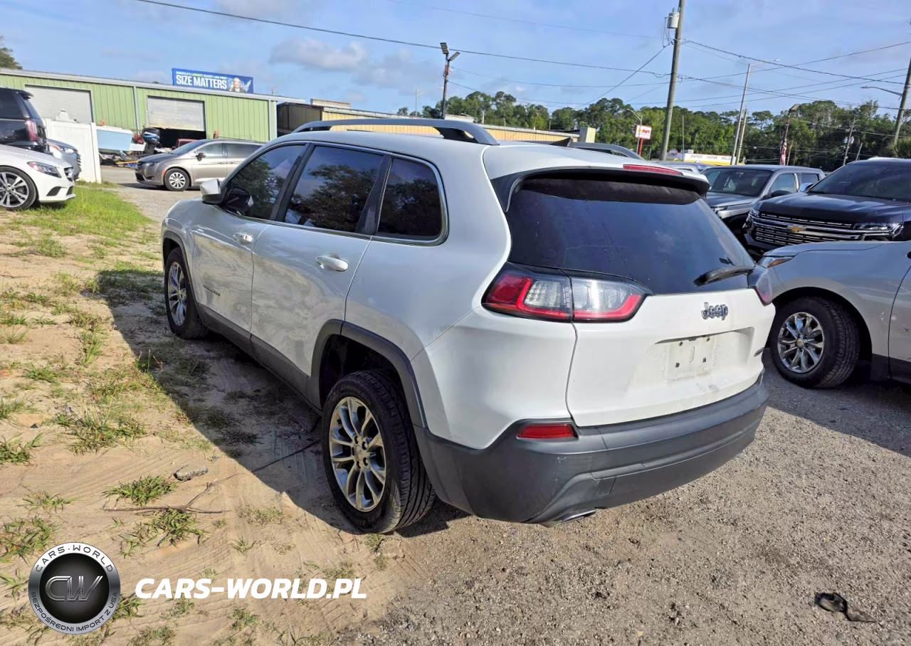 2019 Jeep Cherokee Latitude Plus VIN:1C4PJLLNXKD147619 - 3