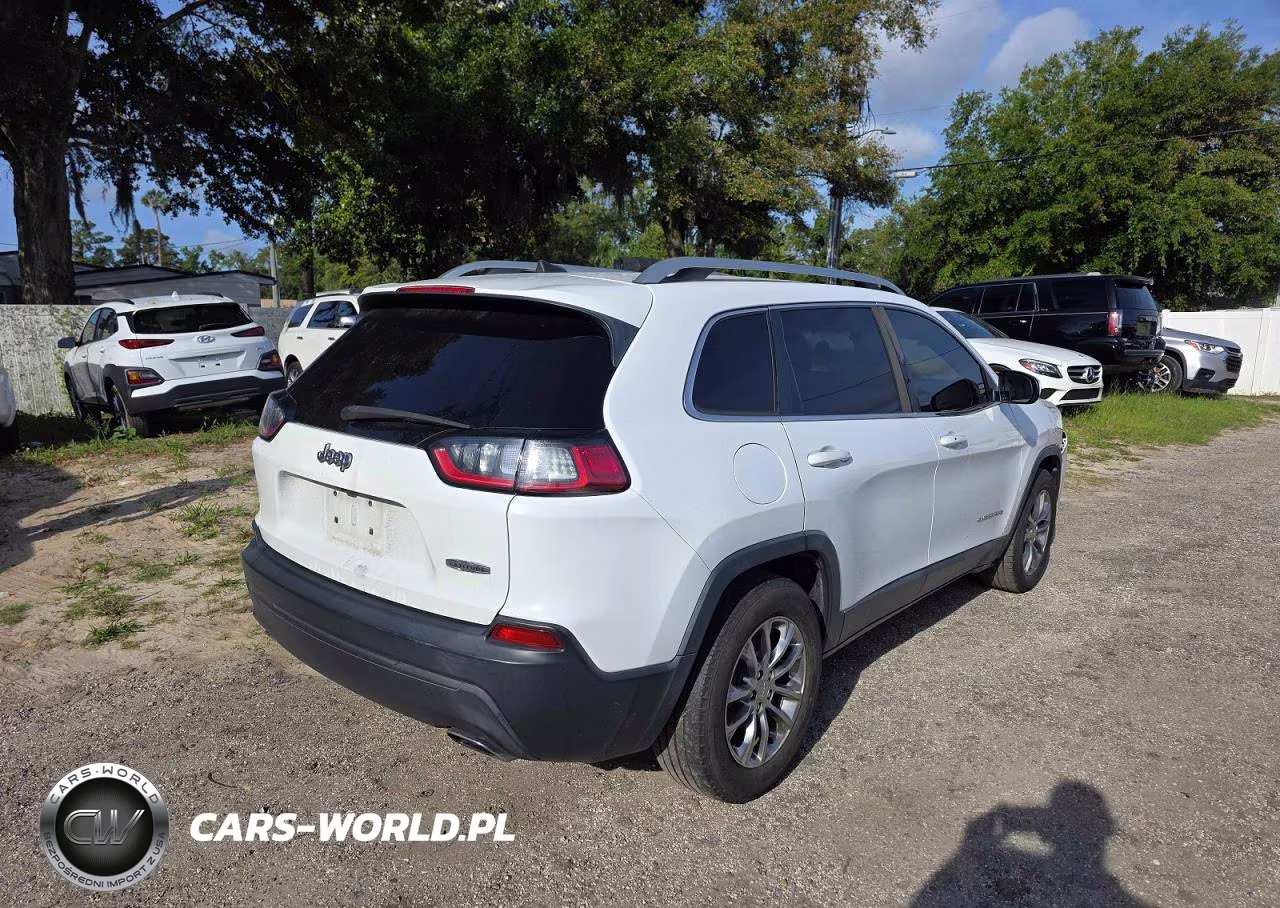 2019 Jeep Cherokee Latitude Plus VIN:1C4PJLLNXKD147619 - 4