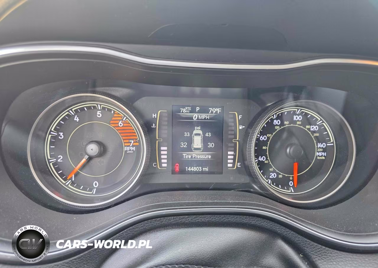 2019 Jeep Cherokee Latitude Plus VIN:1C4PJLLNXKD147619 - 8