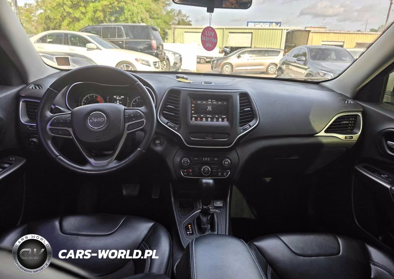 2019 Jeep Cherokee Latitude Plus VIN:1C4PJLLNXKD147619 - 9