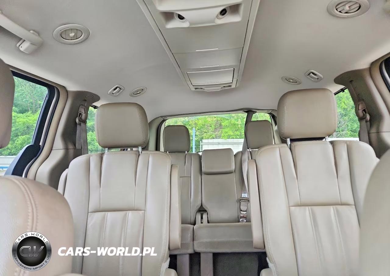 2015 Chrysler Town & Country Touring VIN:2C4RC1BG8FR561639 - 10