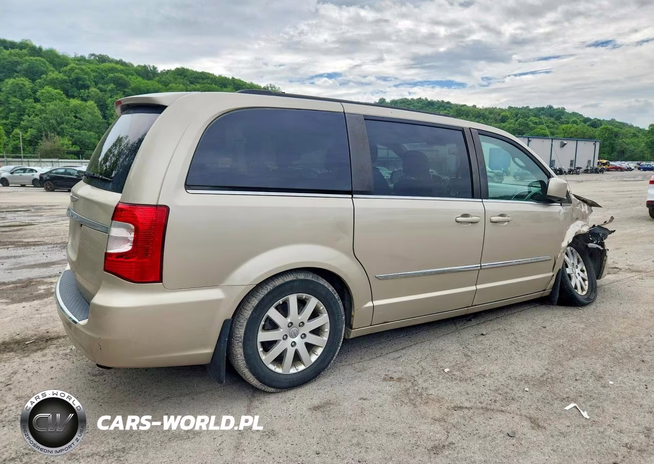 2015 Chrysler Town & Country Touring VIN:2C4RC1BG8FR561639 - 3