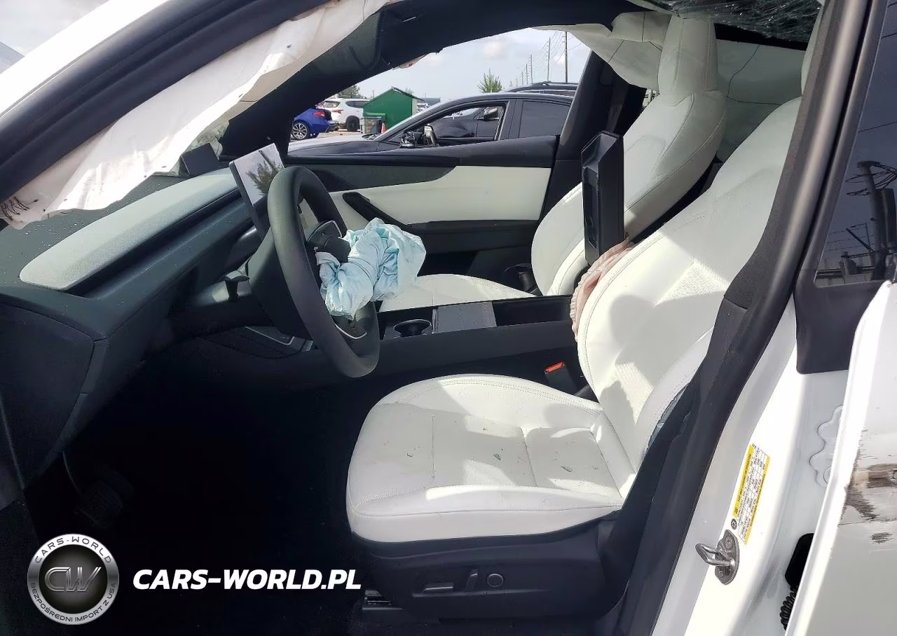 2026 Tesla Model Y VIN:7SAYGDED6TA644142 - 7