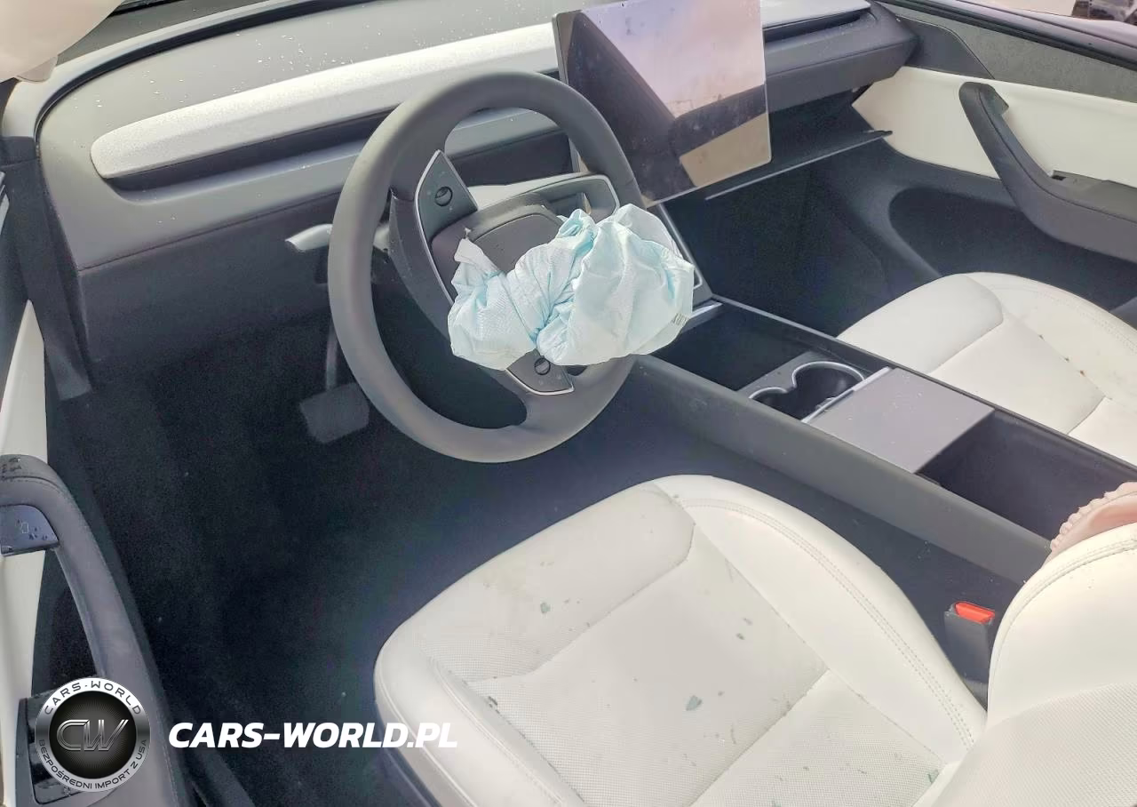 2026 Tesla Model Y VIN:7SAYGDED6TA644142 - 8