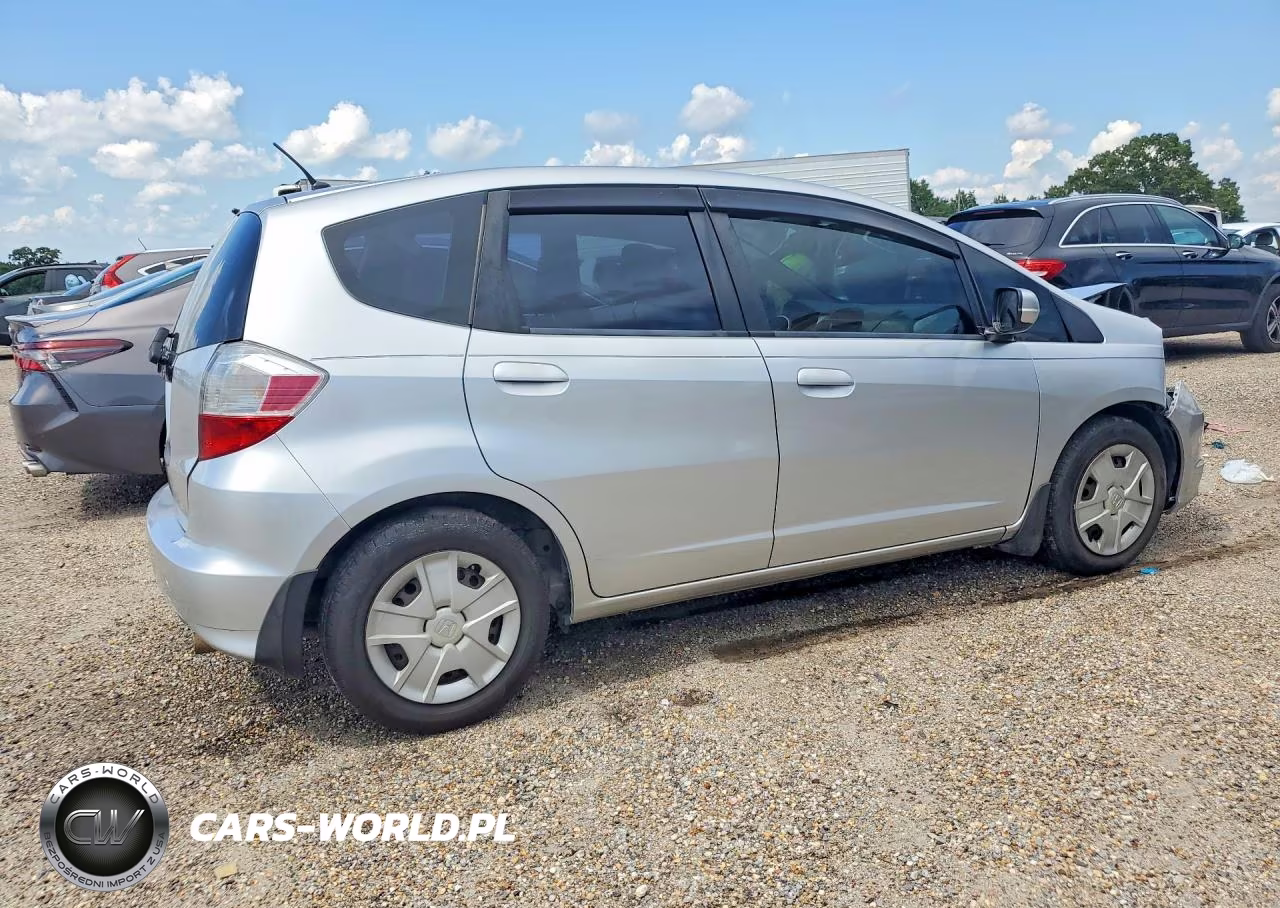2012 Honda Fit VIN:JHMGE8H35CC023532 - 3