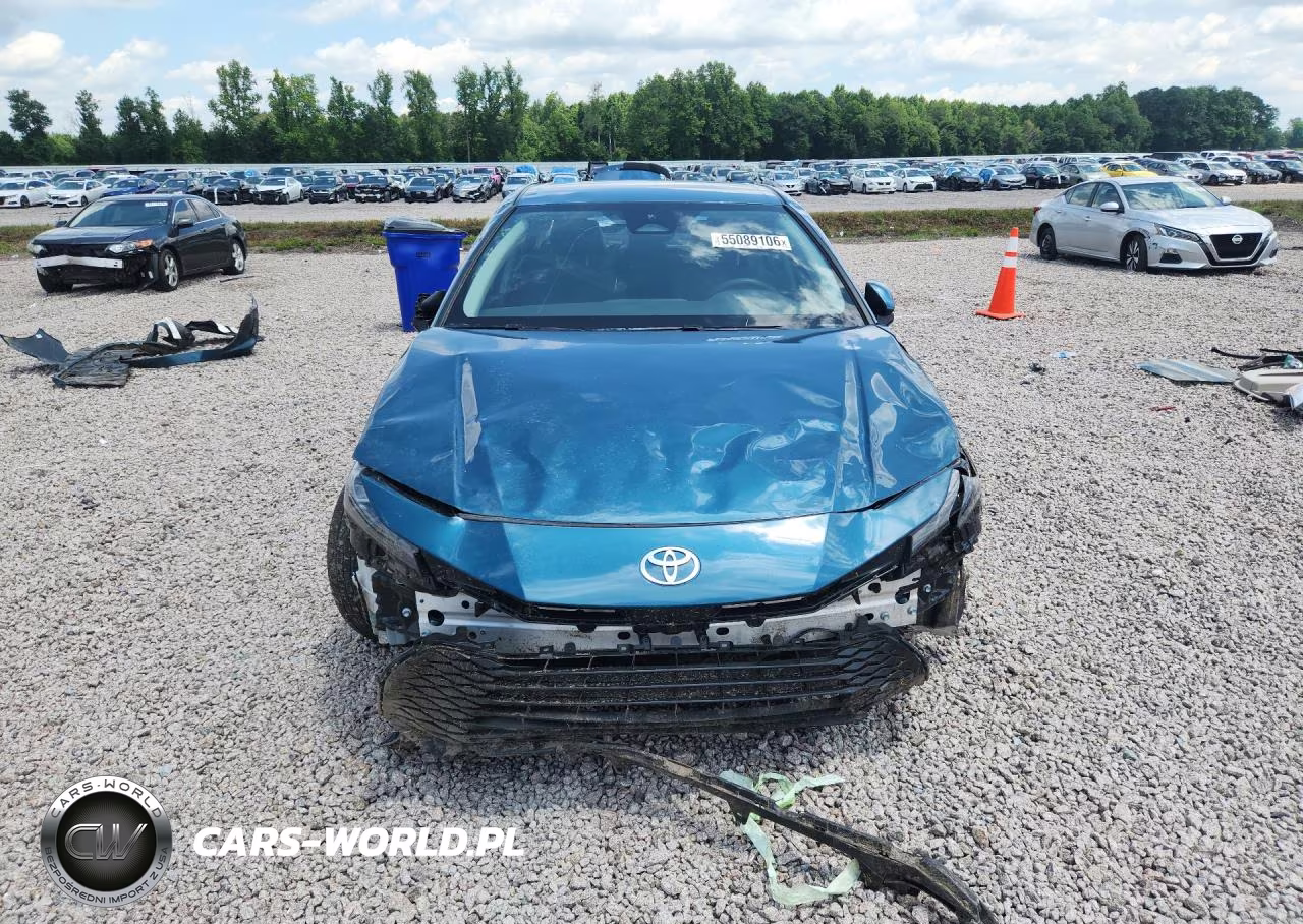 2025 Toyota Camry Le VIN:4T1DAACK5SU592018 - 5