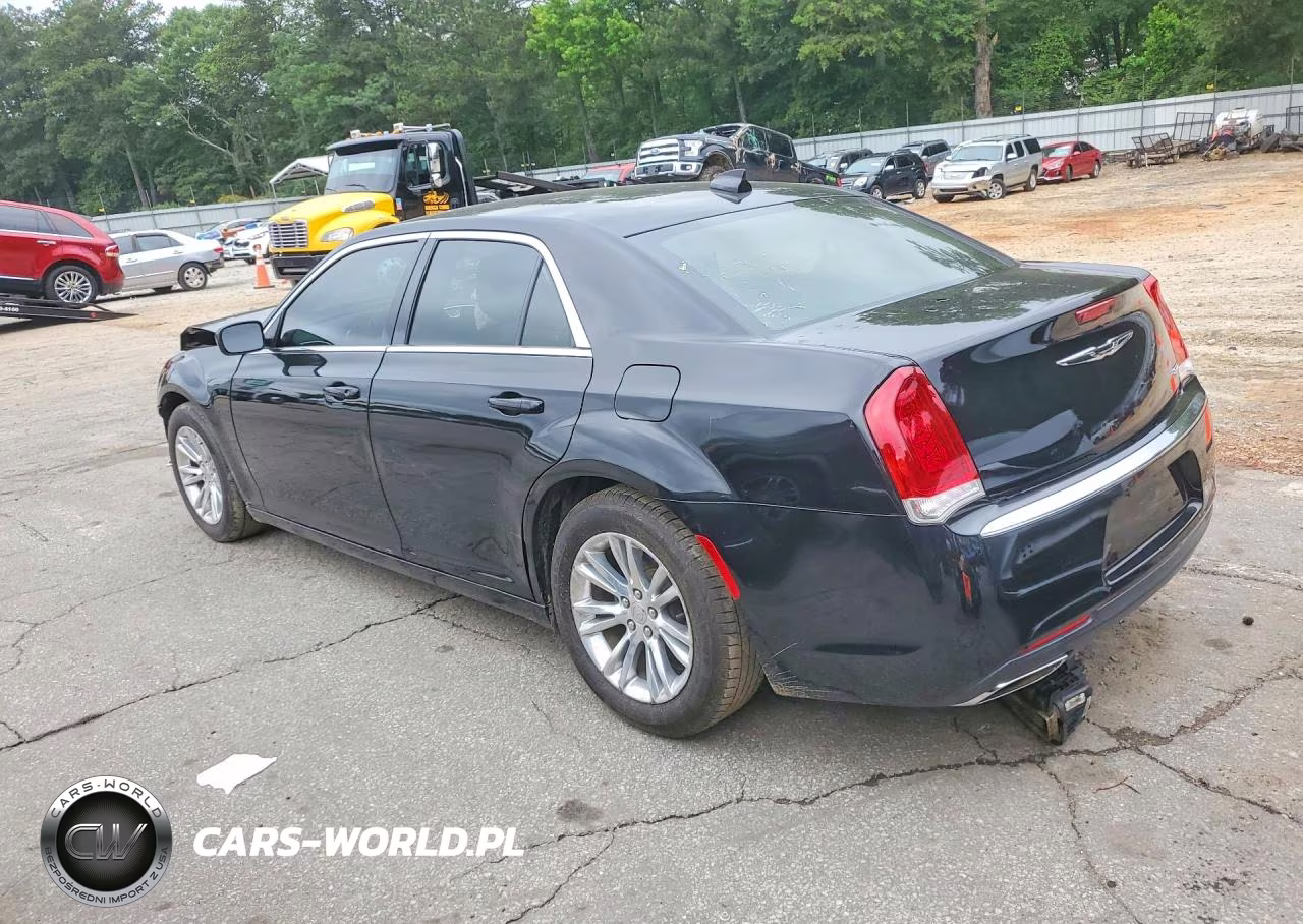 2018 Chrysler 300 Touring VIN:2C3CCAAGXJH190252 - 2