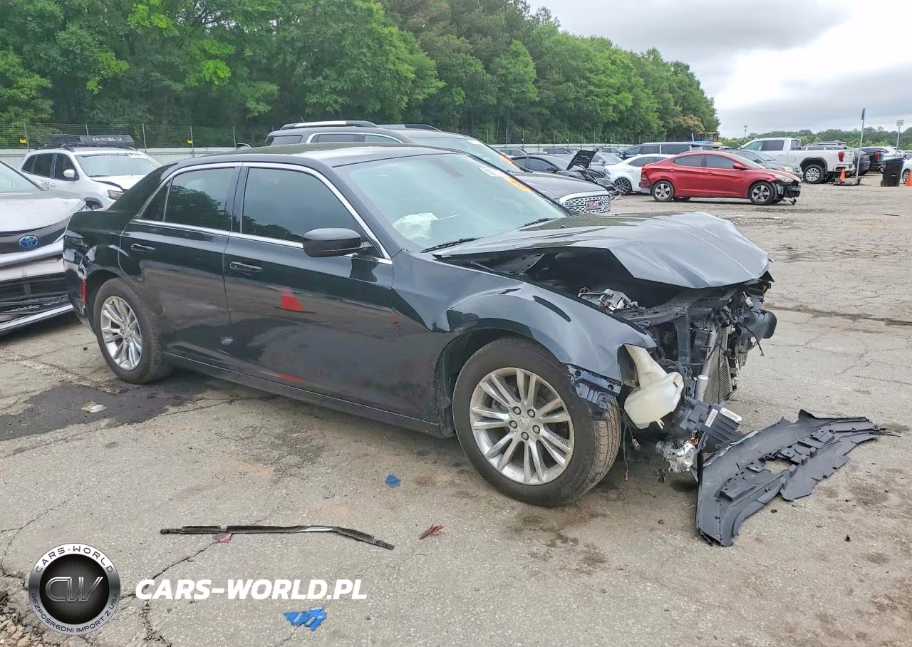 2018 Chrysler 300 Touring VIN:2C3CCAAGXJH190252 - 4