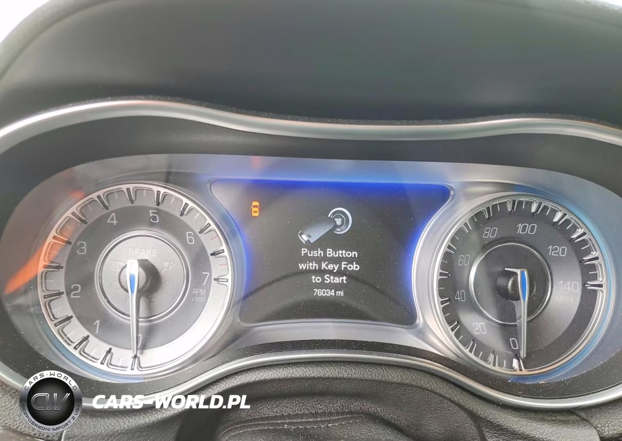 2018 Chrysler 300 Touring VIN:2C3CCAAGXJH190252 - 9