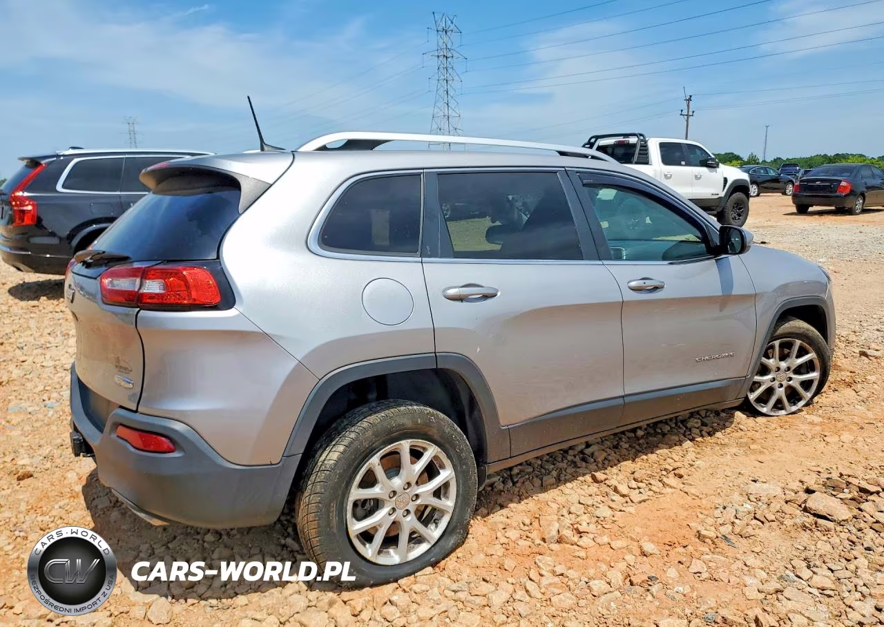2017 Jeep Cherokee Latitude VIN:1C4PJMCS8HD213816 - 3