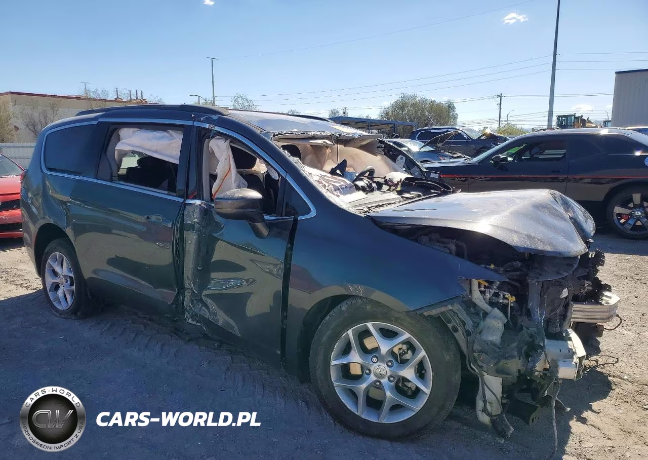 2018 Chrysler Pacifica Touring Plus – zdjęcie 1 z 13