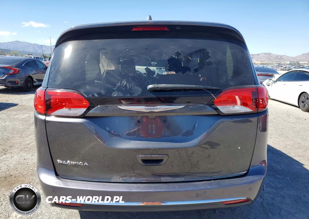 2018 Chrysler Pacifica Touring Plus VIN:2C4RC1FGXJR106178 - 6