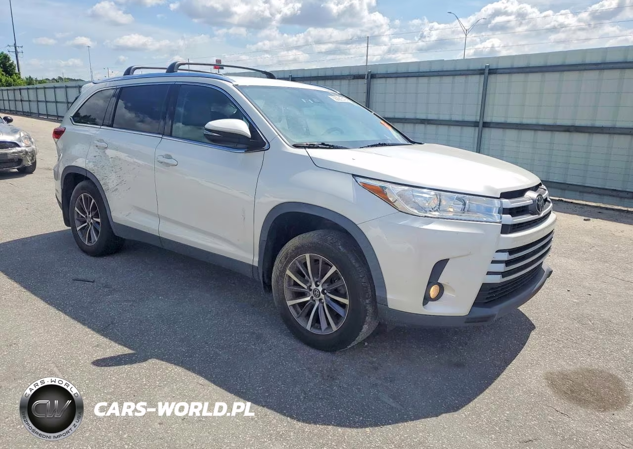 2019 Toyota Highlander Xle VIN:5TDJZRFH8KS608361 - 4