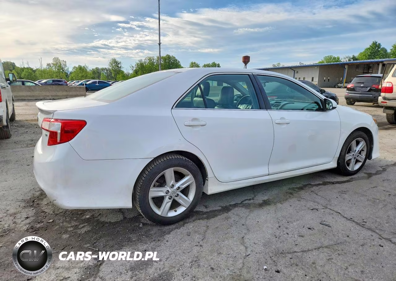 2014 Toyota Camry Se VIN:4T1BF1FKXEU815047 - 3
