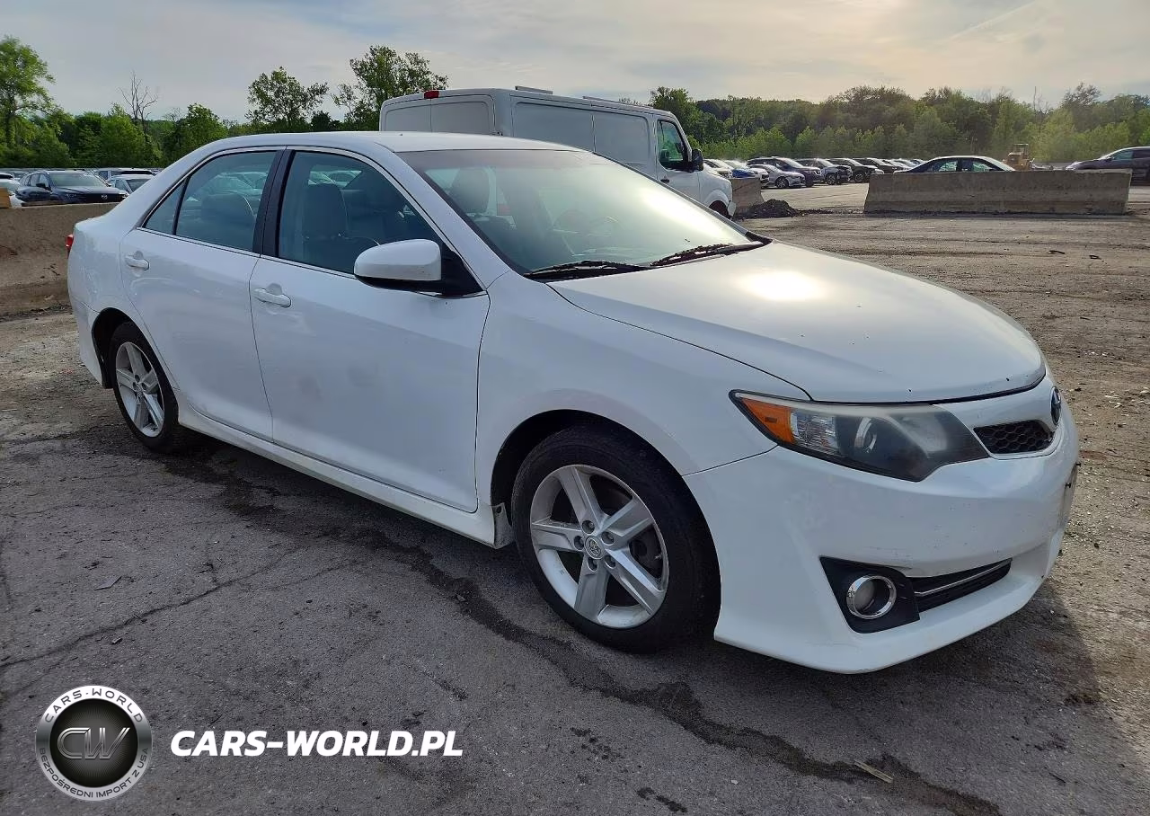 2014 Toyota Camry Se VIN:4T1BF1FKXEU815047 - 4