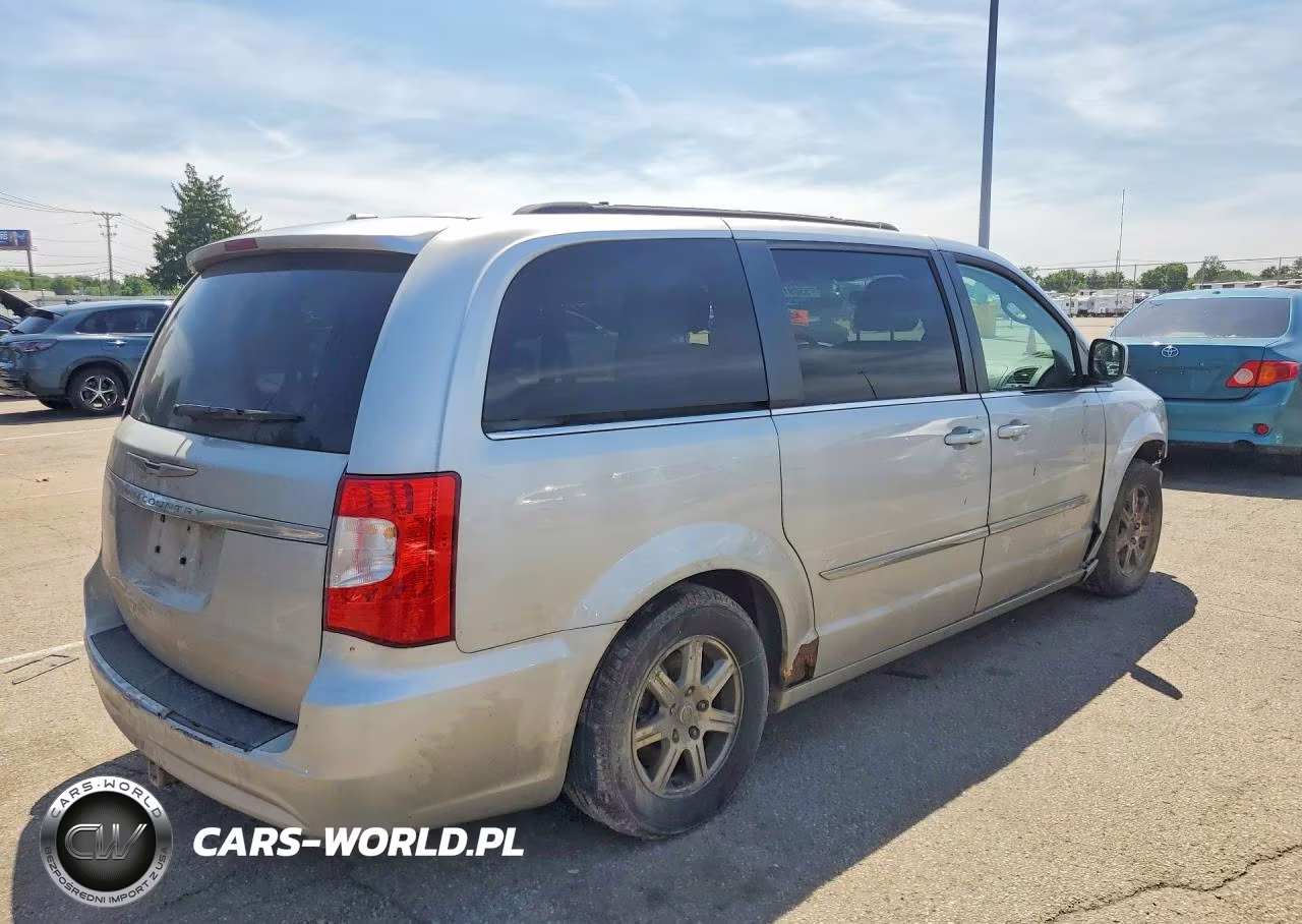 2011 Chrysler Town & Country Touring VIN:2A4RR5DG0BR623557 - 3