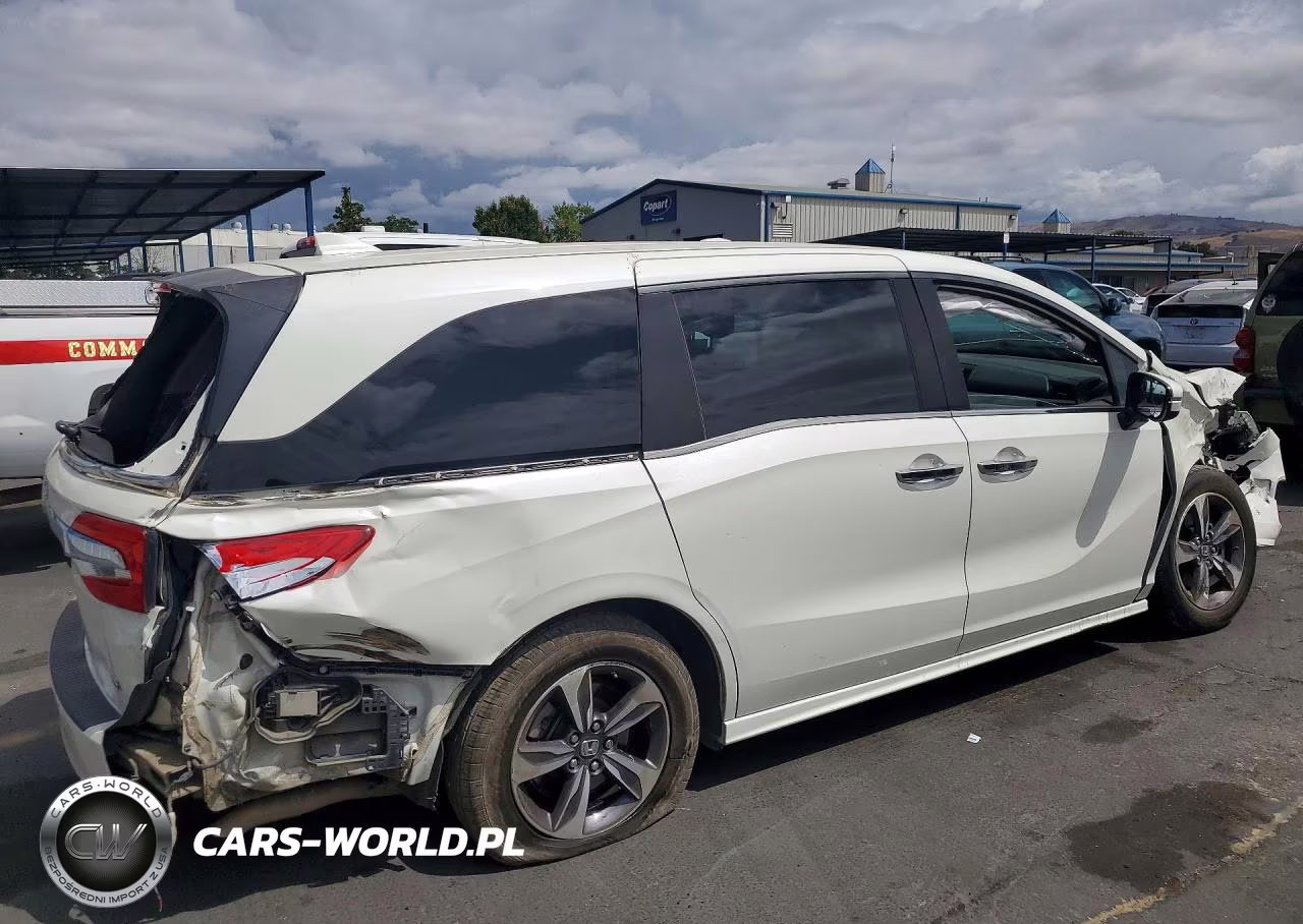 2019 Honda Odyssey Touring VIN:5FNRL6H82KB051371 - 3