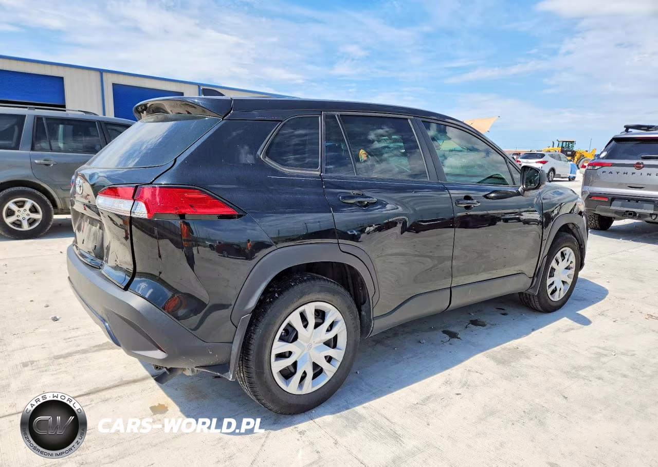 2022 Toyota Corolla Cross L VIN:7MUAAAAG5NV028583 - 3