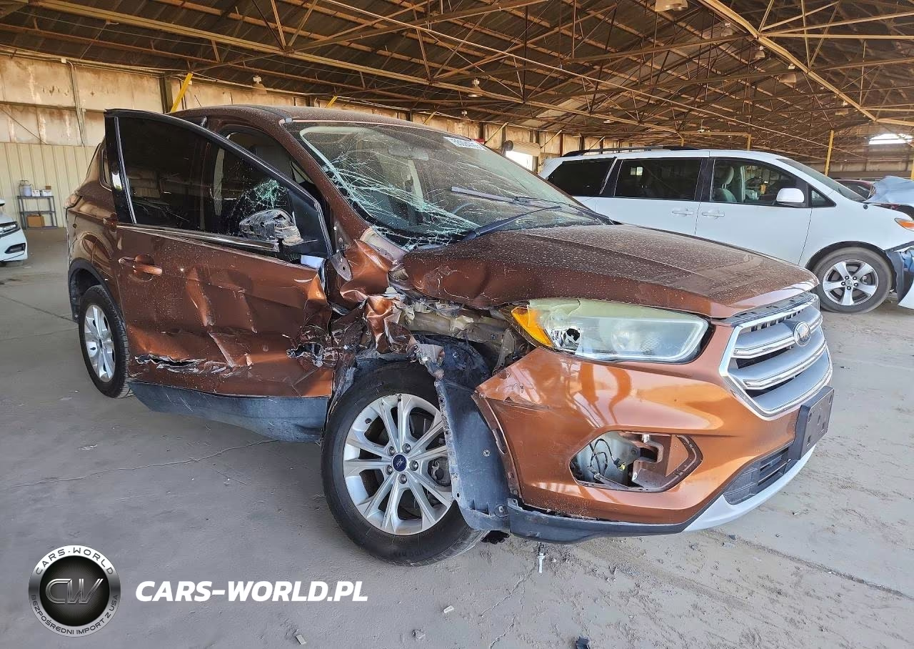2017 Ford Escape Se VIN:1FMCU9GDXHUD91933 - 4