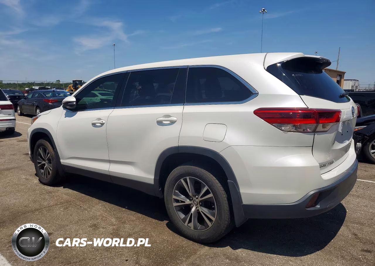 2019 Toyota Highlander Le VIN:5TDBZRFH9KS720400 - 2