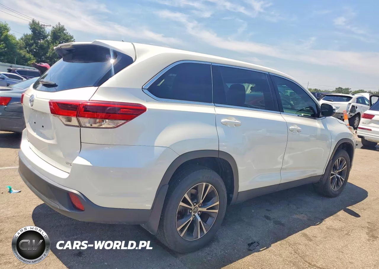 2019 Toyota Highlander Le VIN:5TDBZRFH9KS720400 - 3