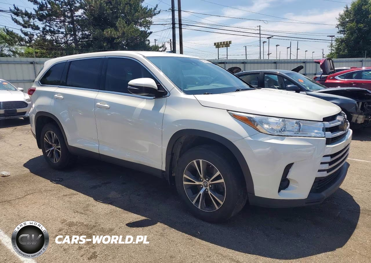 2019 Toyota Highlander Le VIN:5TDBZRFH9KS720400 - 4