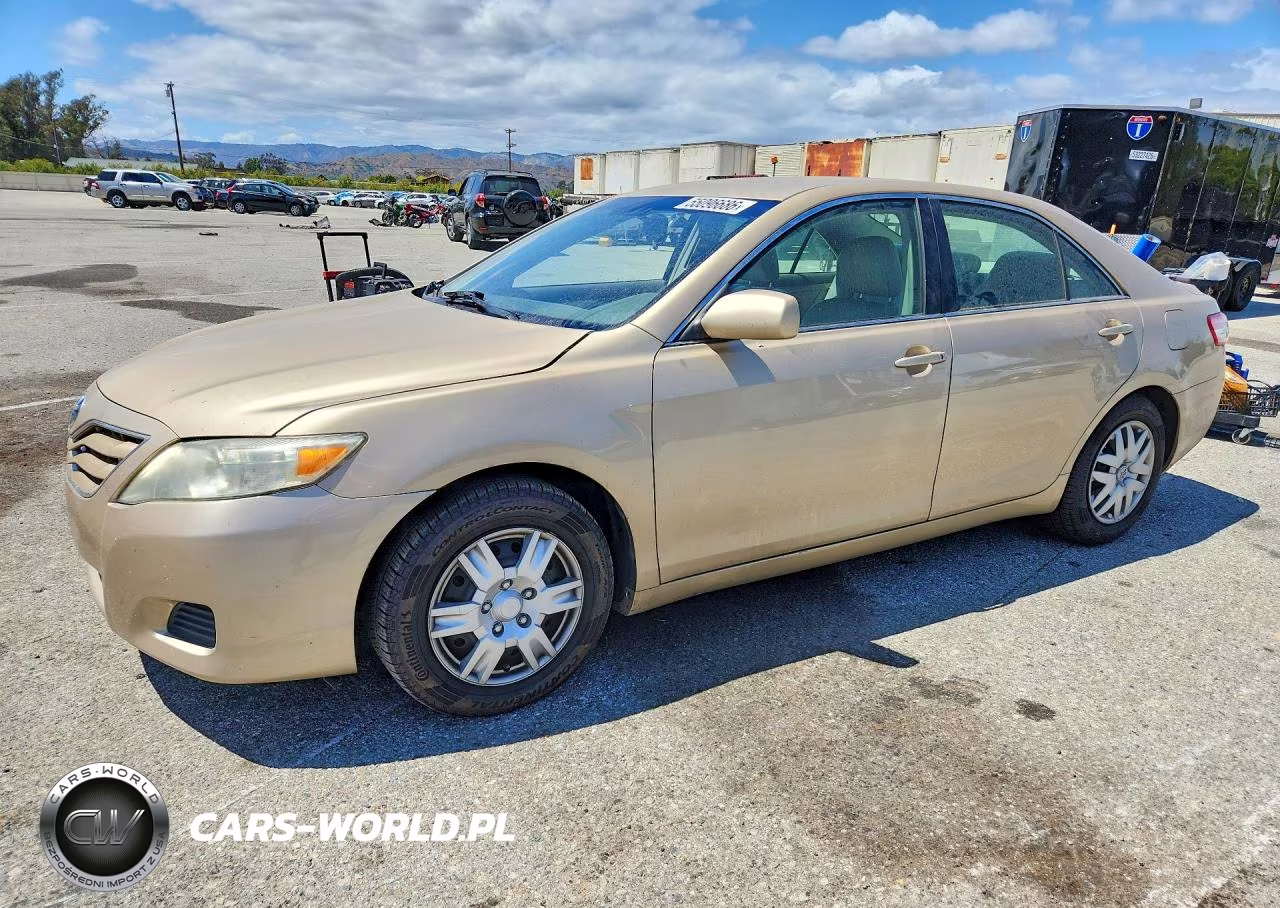 2011 Toyota Camry Le – zdjęcie 1 z 12