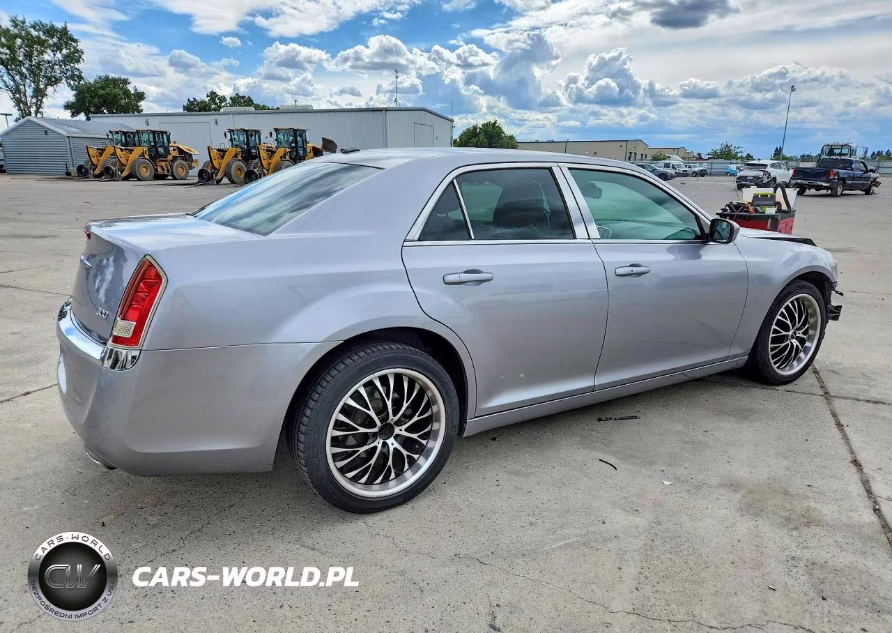 2014 Chrysler 300 VIN:2C3CCAAG0EH157394 - 3