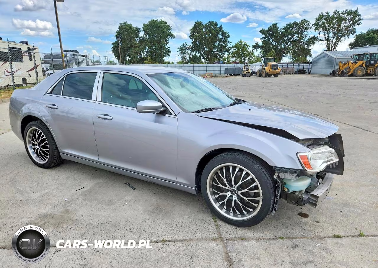 2014 Chrysler 300 VIN:2C3CCAAG0EH157394 - 4