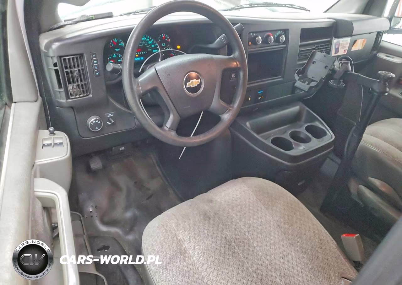2017 Chevrolet Express G2500 VIN:1GCWGAF15H1198821 - 8