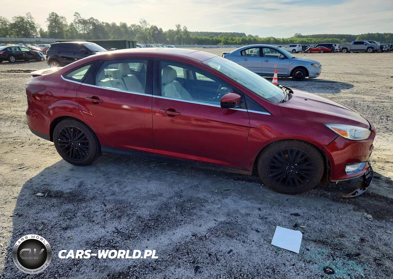 2017 Ford Focus Titanium VIN:1FADP3J2XHL202293 - 4
