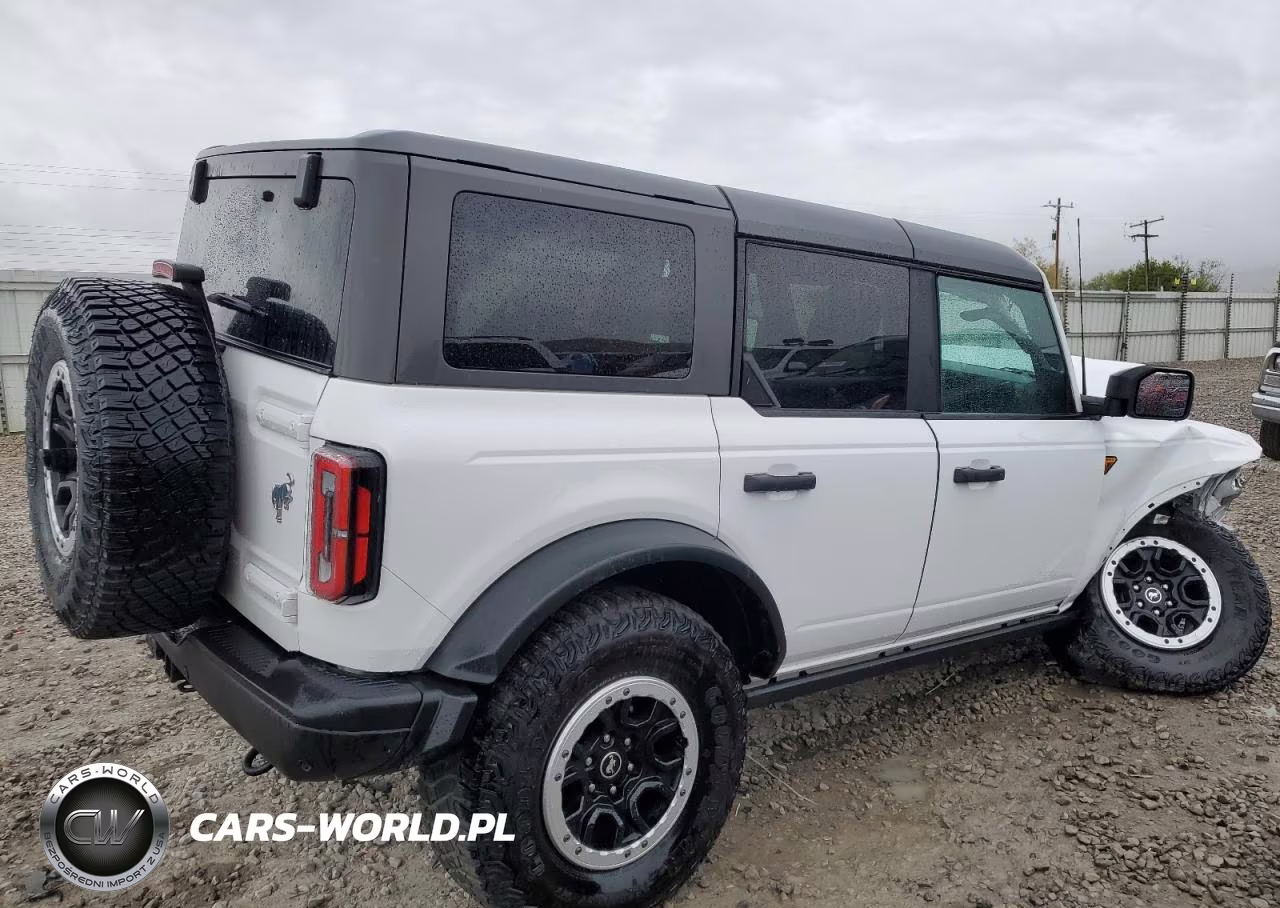 2023 Ford Bronco Base VIN:1FMEE5DPXPLB38998 - 3