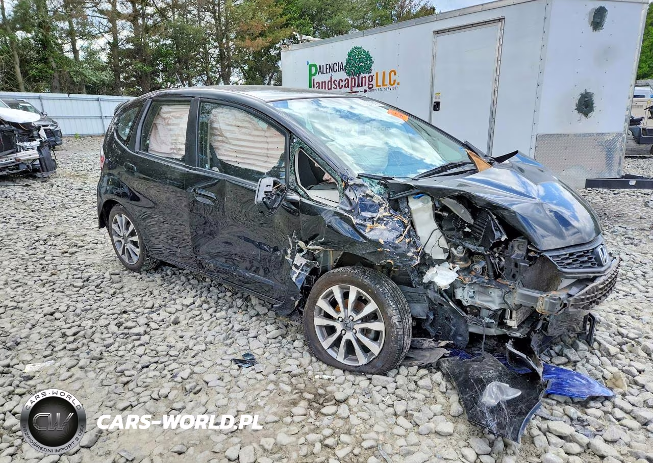 2013 Honda Fit Sport VIN:JHMGE8H5XDC067805 - 4