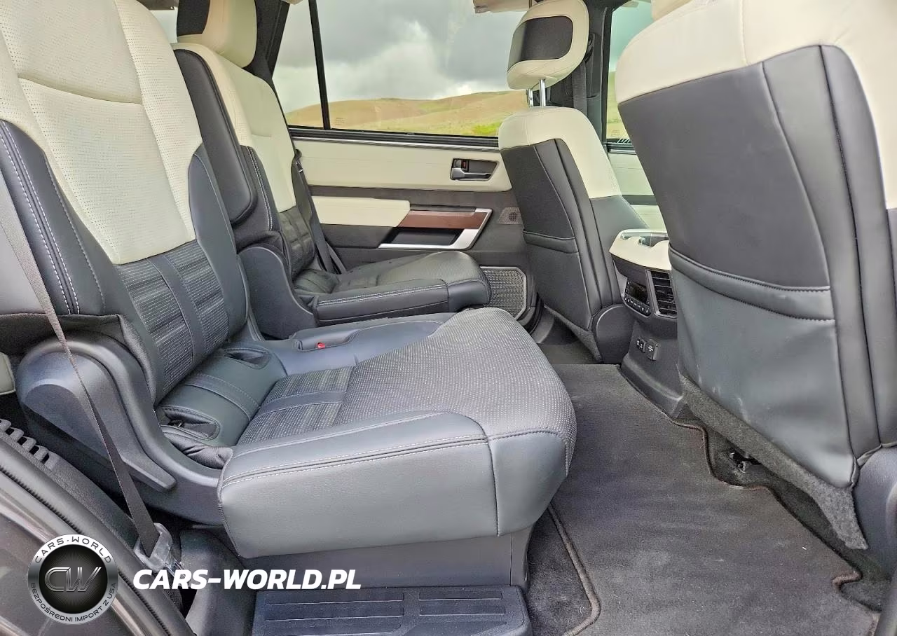 2024 Toyota Sequoia Capstone VIN:7SVAAABA9RX040245 - 11