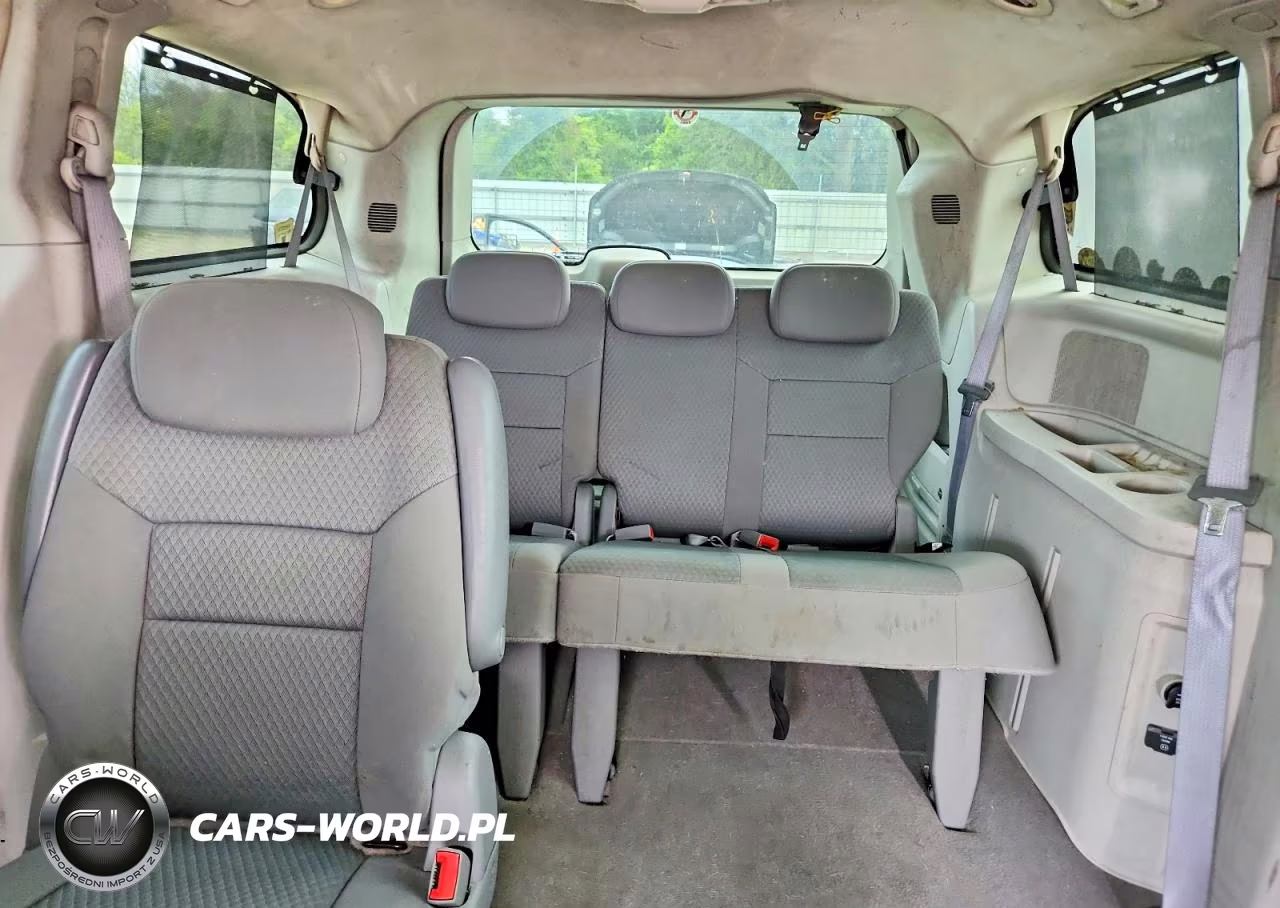 2010 Chrysler Town & Country Touring VIN:2A4RR5D18AR376220 - 10