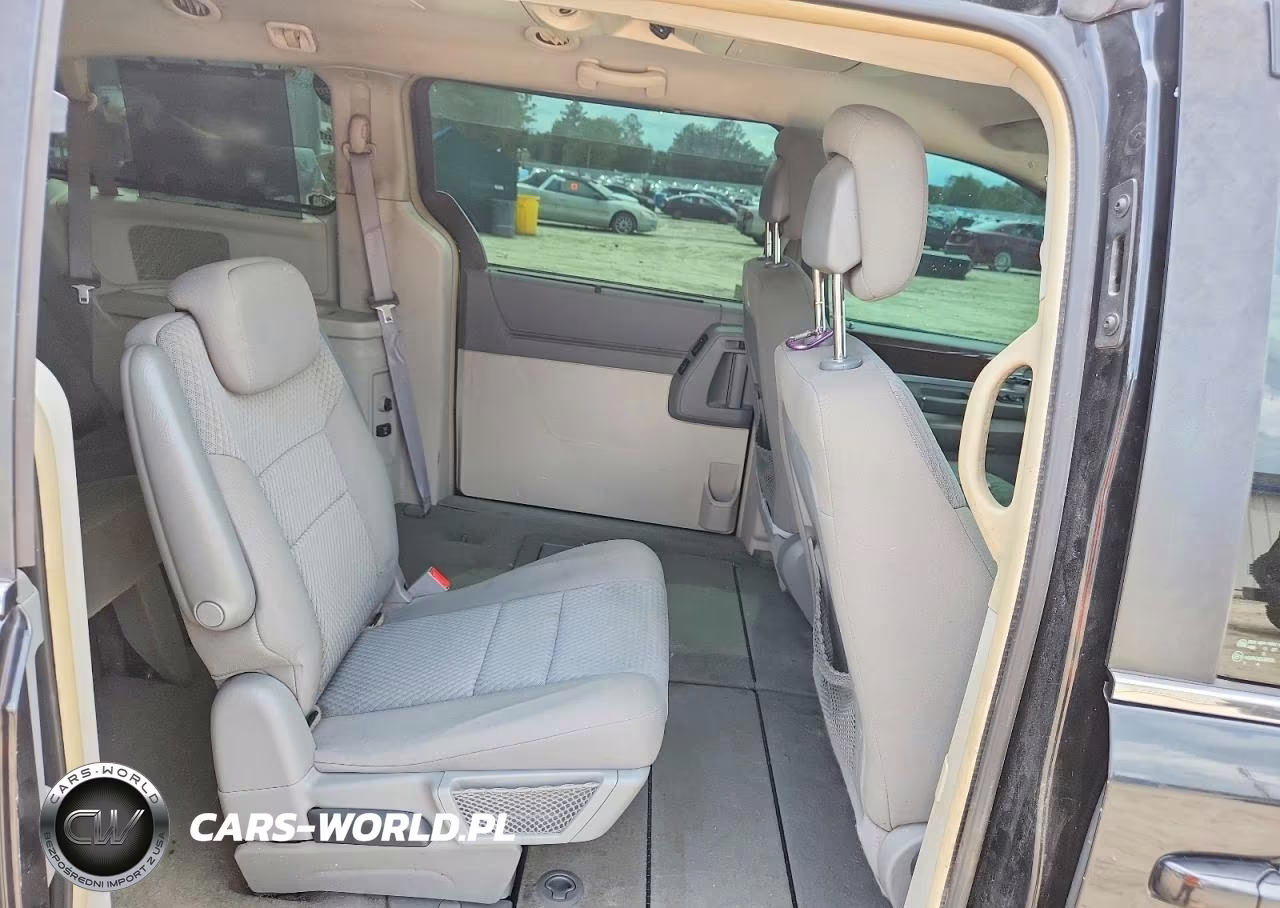 2010 Chrysler Town & Country Touring VIN:2A4RR5D18AR376220 - 11