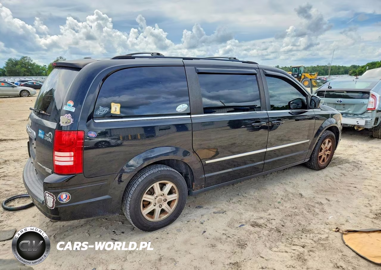 2010 Chrysler Town & Country Touring VIN:2A4RR5D18AR376220 - 3