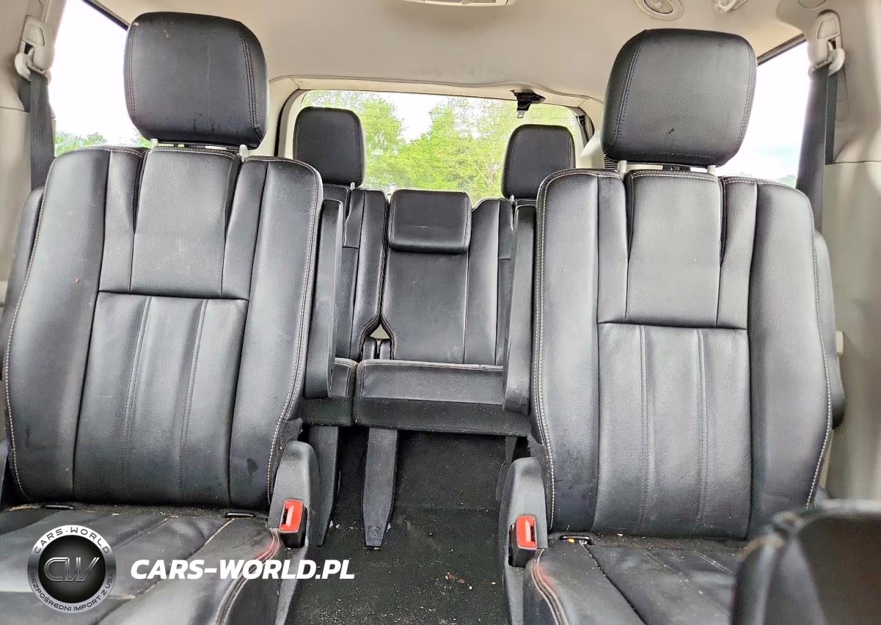 2014 Chrysler Town & Country Touring VIN:2C4RC1BG1ER444385 - 10