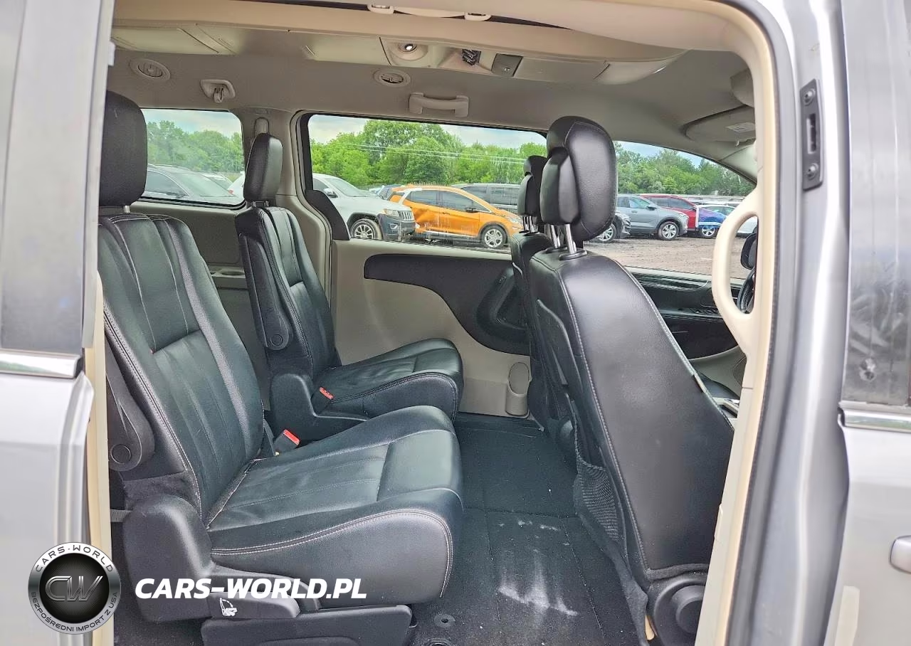 2014 Chrysler Town & Country Touring VIN:2C4RC1BG1ER444385 - 11