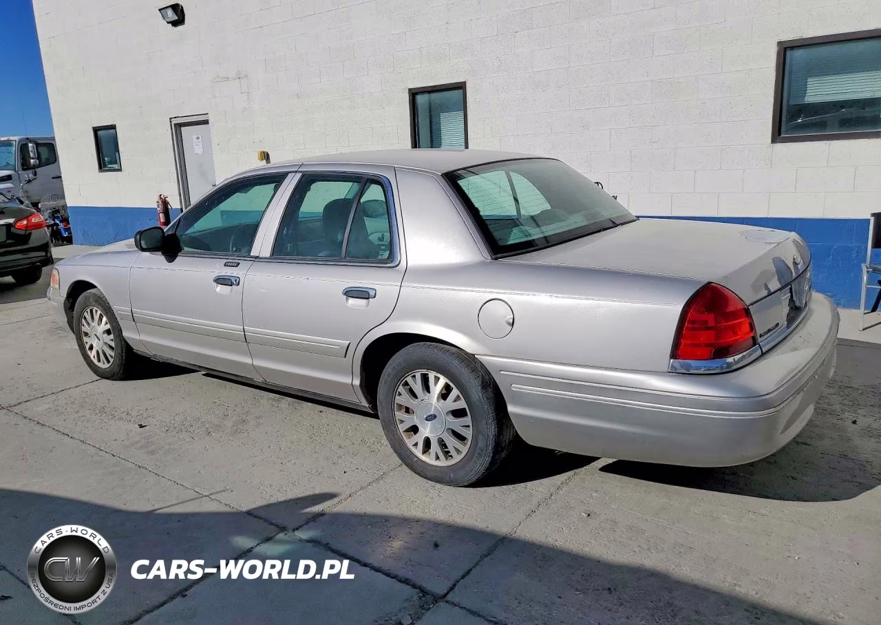 2004 Ford Crown Victoria VIN:2FAFP74WX4X132158 - 2