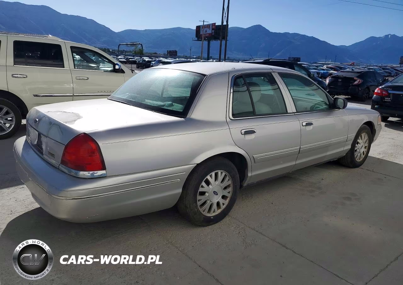 2004 Ford Crown Victoria VIN:2FAFP74WX4X132158 - 3